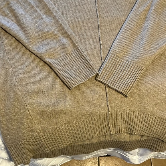 Sweater this is a tan color. It’s very soft size generous size medium - Picture 3 of 7